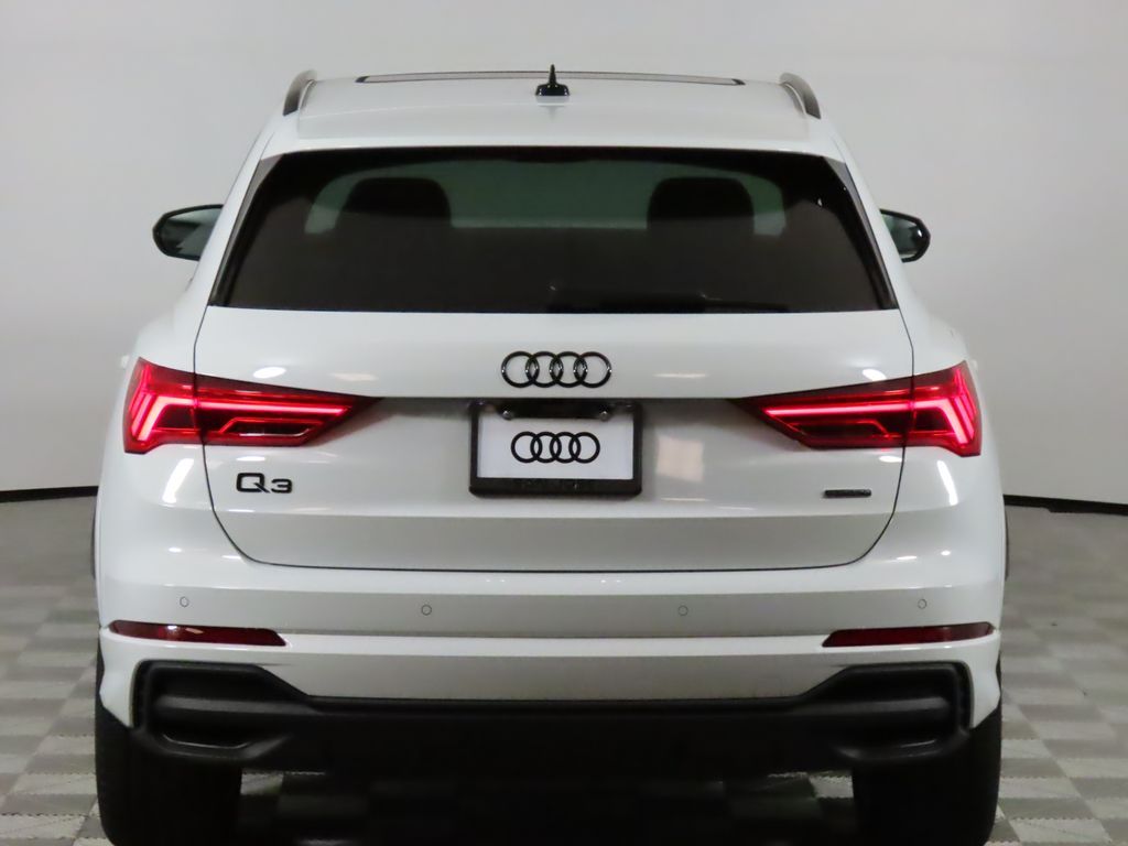 Thumbnail: 2025 Audi Q3 - 4