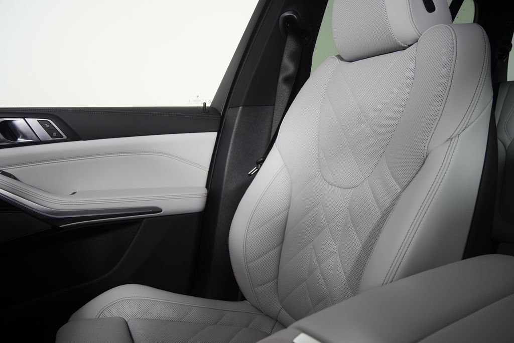 Thumbnail: 2026 BMW X5 - 23