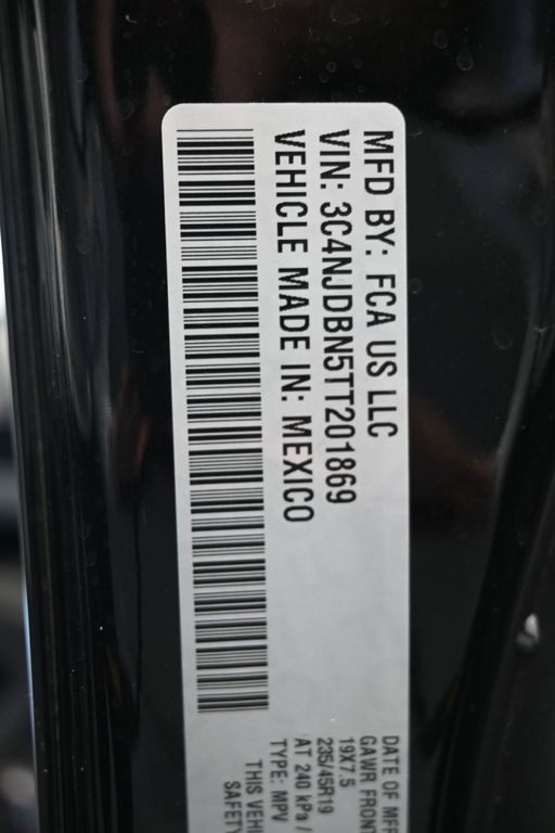 New 2026 diamond black crystal pearlcoat Jeep Latitude image 21