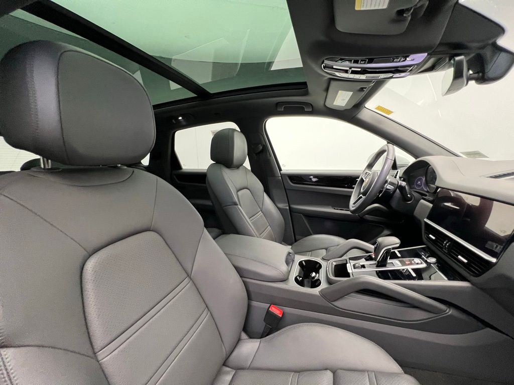 Thumbnail: 2023 Porsche Cayenne - 18