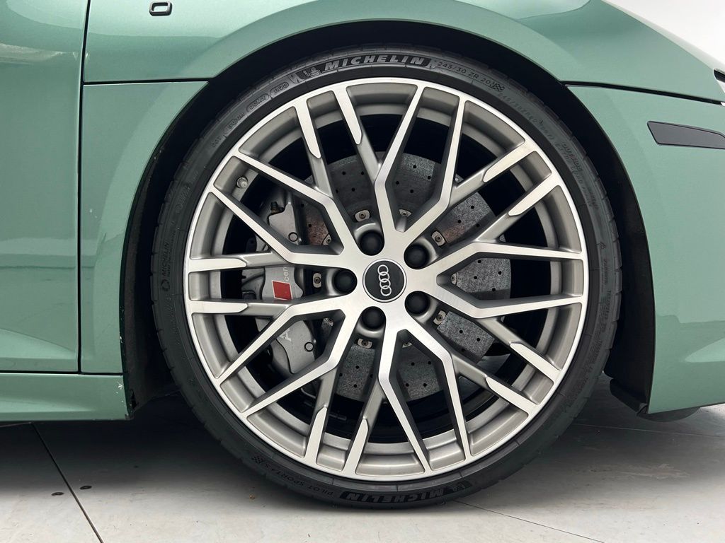 Thumbnail: 2017 Audi R8 - 25