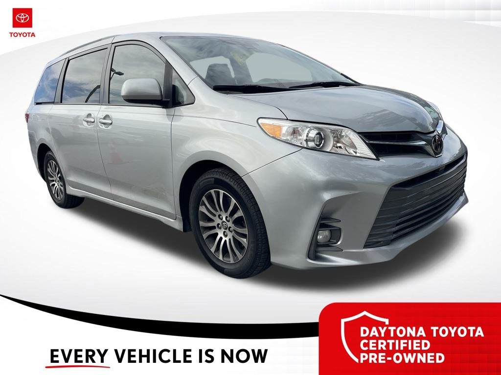 2020 Toyota Sienna XLE's photo
