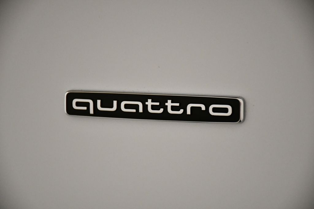 Thumbnail: 2025 Audi Q5 - 10