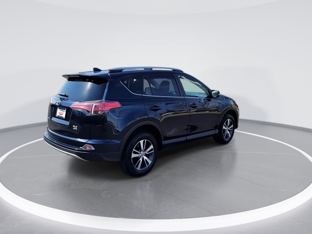 2018 Toyota RAV4 XLE 8