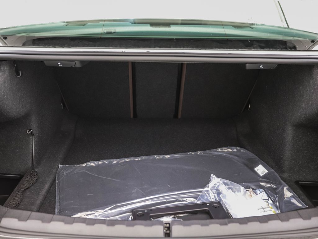 Thumbnail: 2025 BMW 3 Series - 25