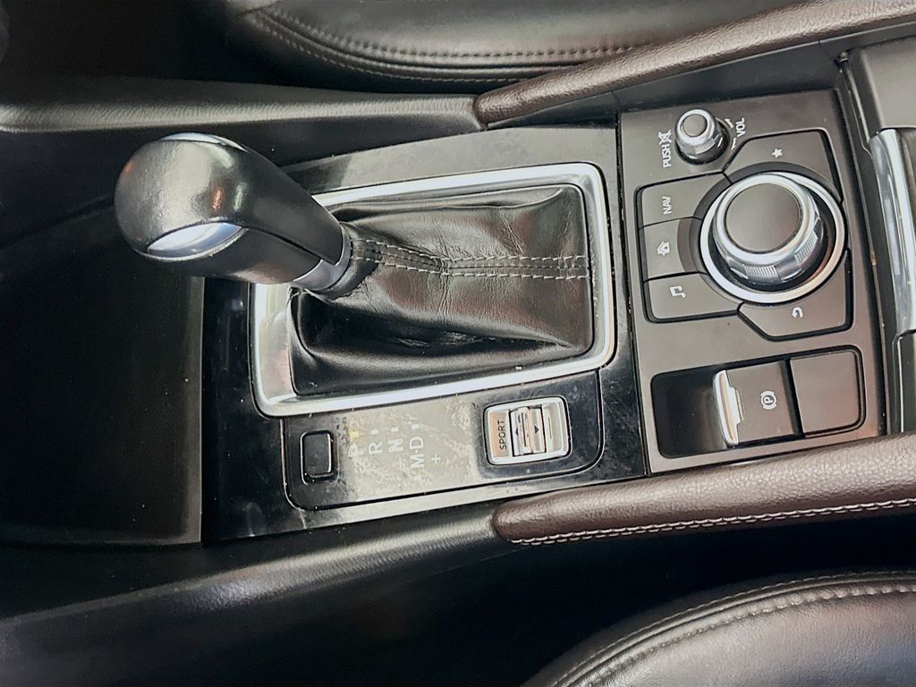 Thumbnail: 2018 Mazda Mazda3 - 17