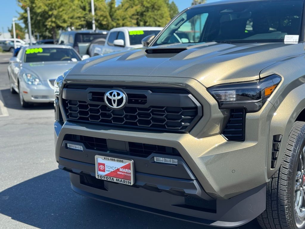 2025 Toyota Tacoma TRD Sport Double Cab photo 12