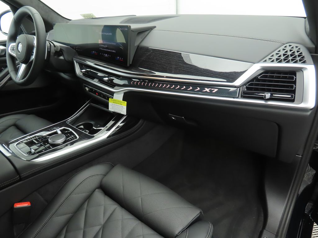 Thumbnail: 2026 BMW X7 - 17