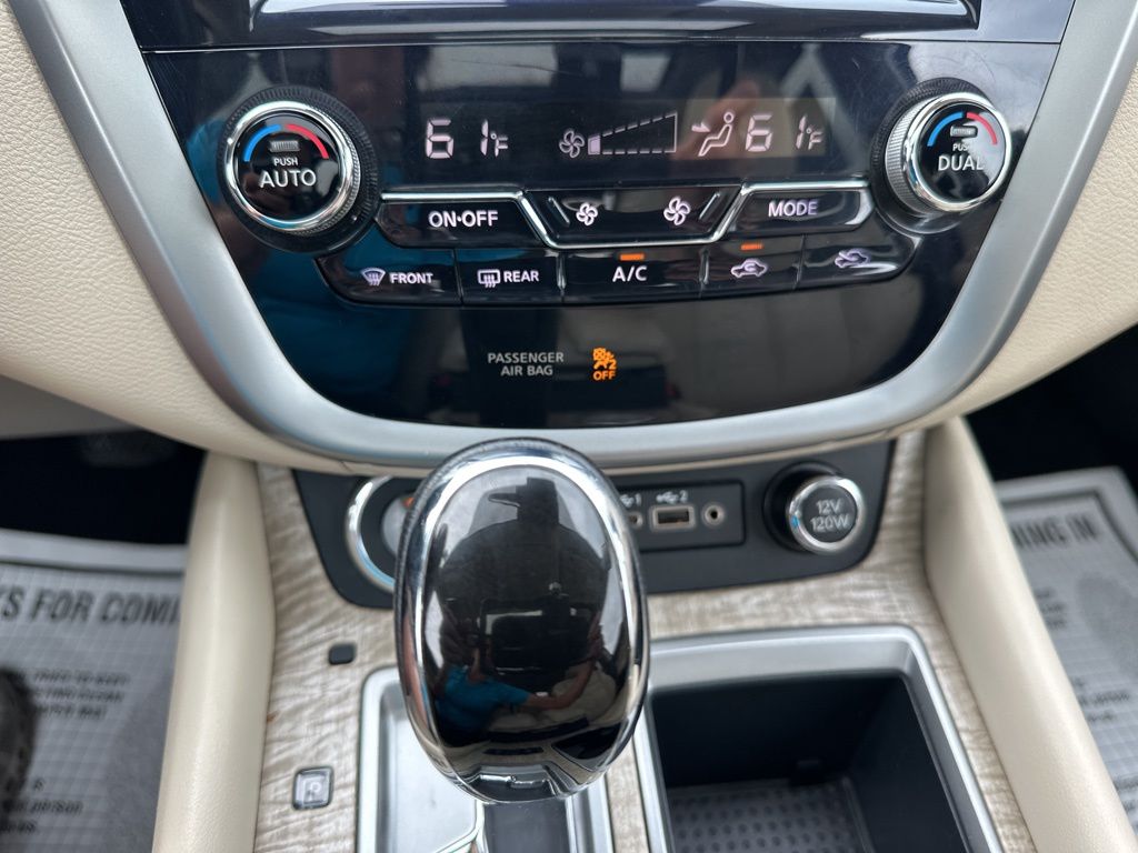 2023 Pearl White Tricoat Nissan Murano SL FWD SUV