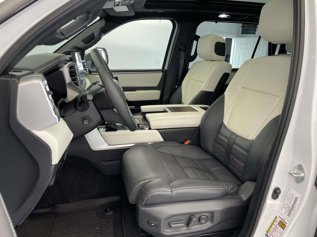 2023 Toyota Sequoia Capstone - 4