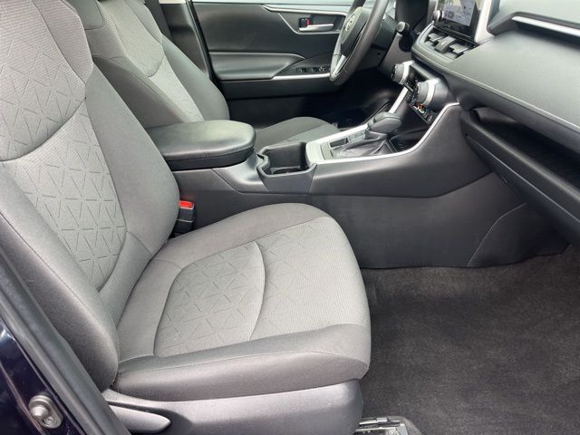 2023 Toyota RAV4 XLE 27