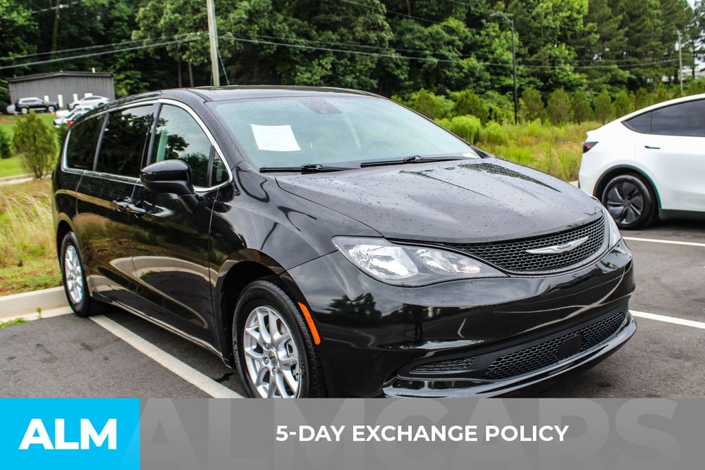 Used 2023 Black Chrysler LX image 4