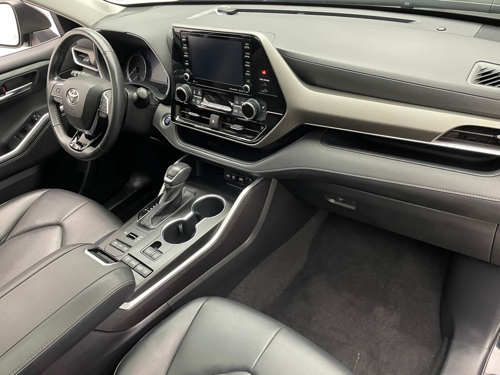 Thumbnail: 2021 Toyota Highlander - 16