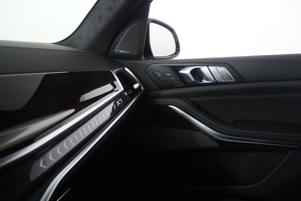 Thumbnail: 2027 BMW X7 - 24