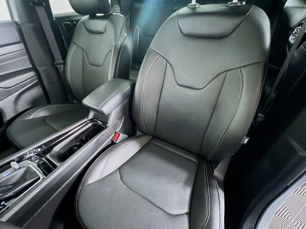 Used 2023 Silver Jeep Limited image 21