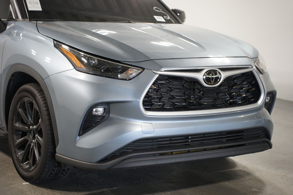 Thumbnail: 2023 Toyota Highlander - 4