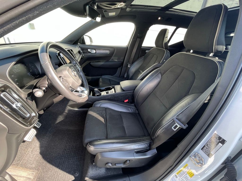 Thumbnail: 2021 Volvo XC40 - 26