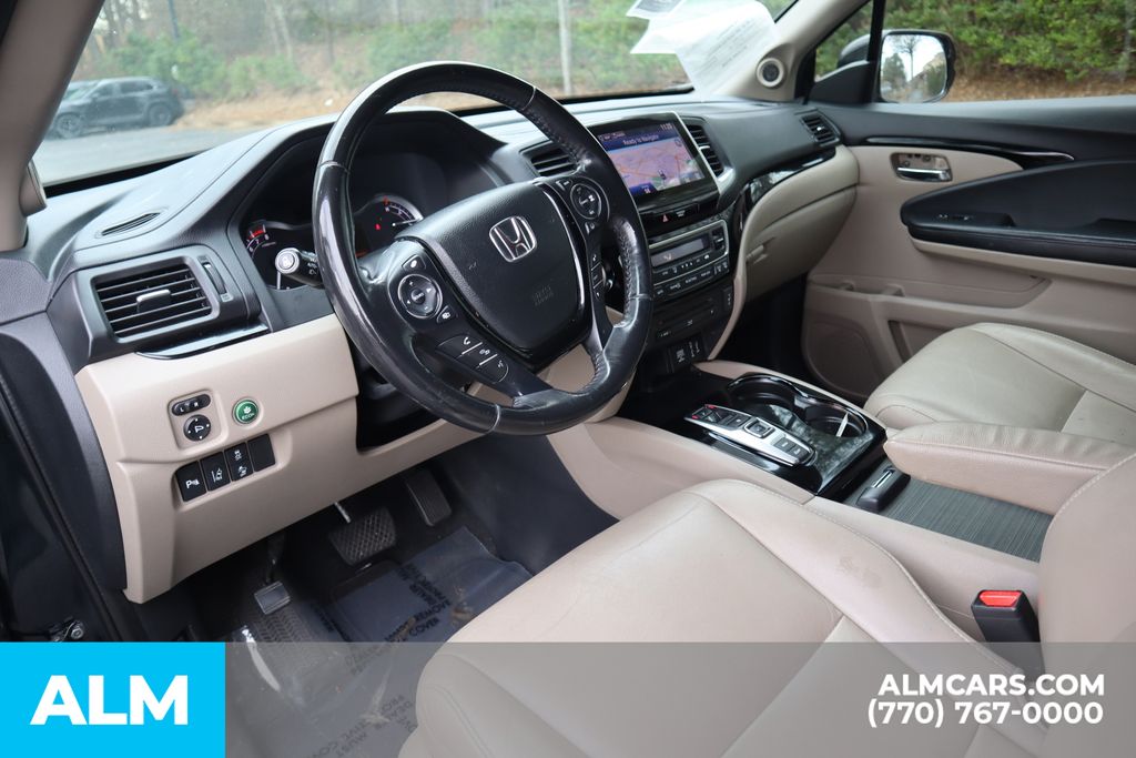 Used 2018  Honda Touring image 10