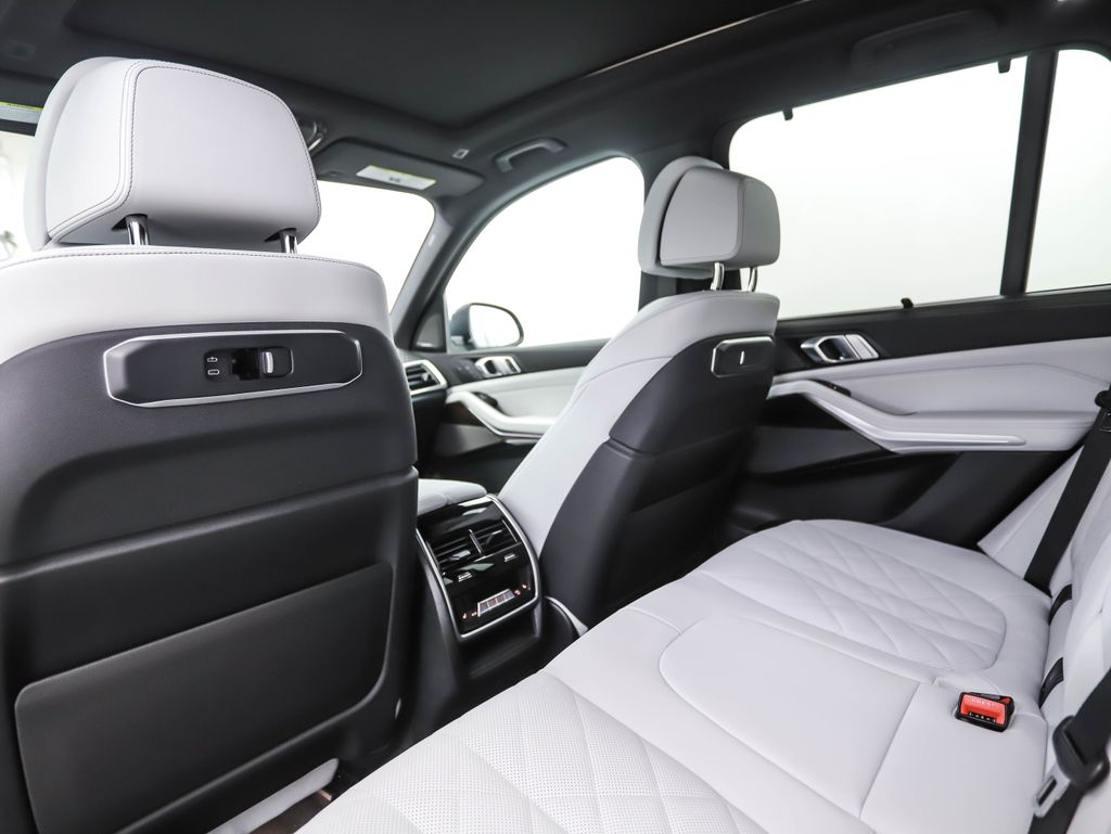 Thumbnail: 2026 BMW X5 - 21