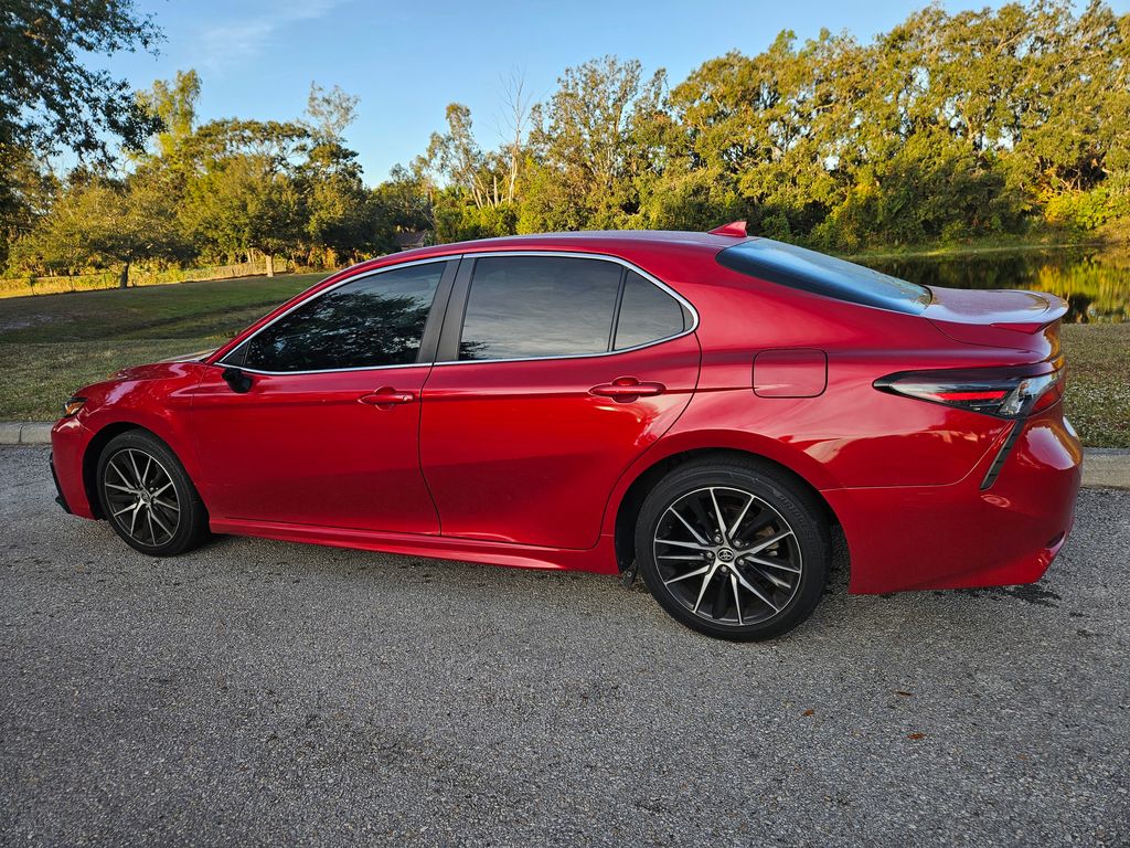 2022 Toyota Camry SE 3