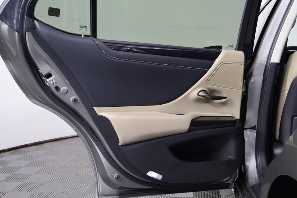Thumbnail: 2019 Lexus ES - 13