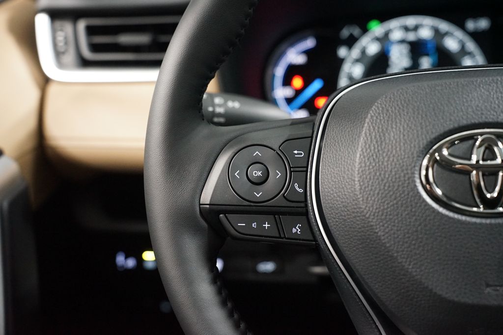 Thumbnail: 2025 Toyota RAV4 - 14