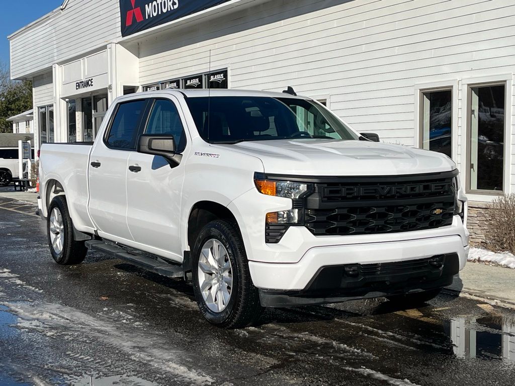 Summit White 2023 Chevrolet Silverado 1500 Custom Crew Cab 4WD Pickup Truck Four-Wheel Drive 8-Speed Automatic
