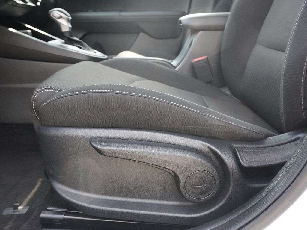 Used 2024 White Kia LXS image 26