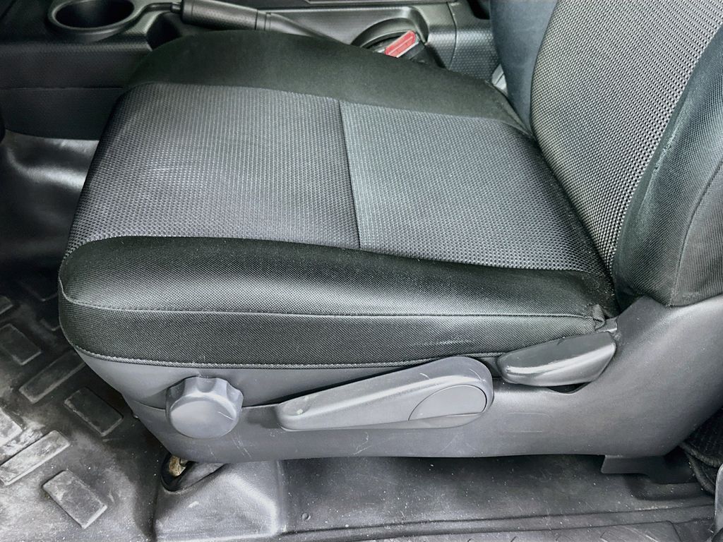 Thumbnail: 2010 Toyota FJ Cruiser - 19