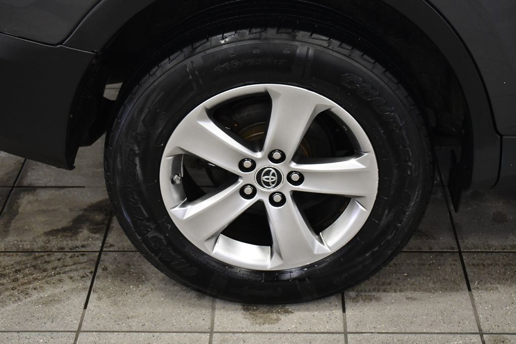 Thumbnail: 2015 Toyota RAV4 - 12