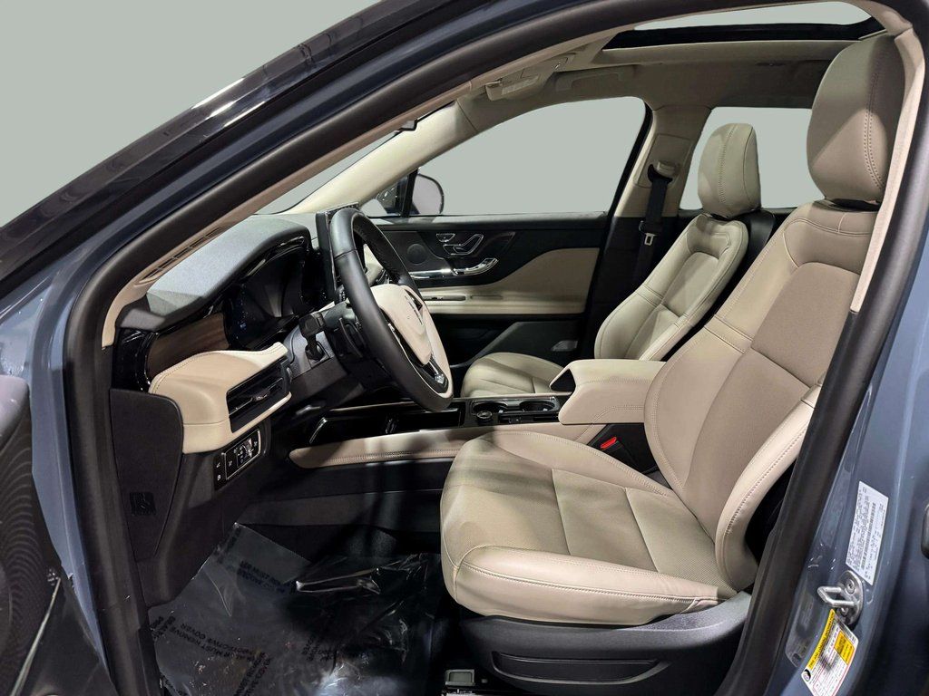 Certified Used 2025 Whisper Blue Metallic Clearcoat Lincoln Grand Touring image 5