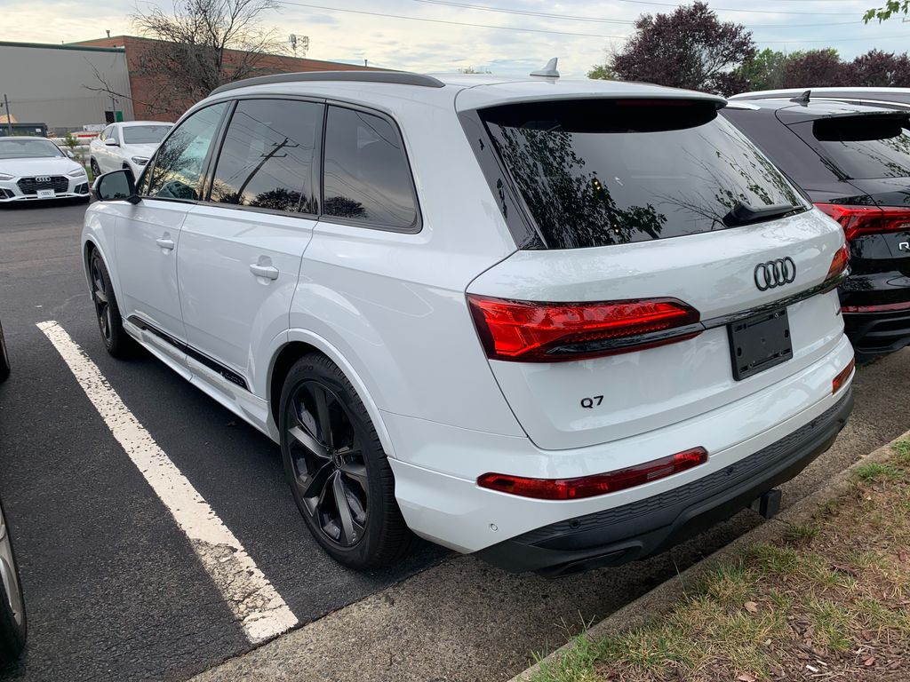Thumbnail: 2025 Audi Q7 - 12