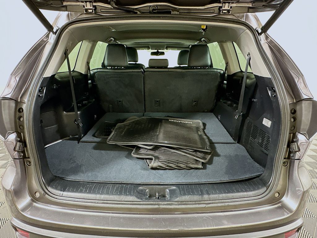2015 Toyota Highlander XLE 27