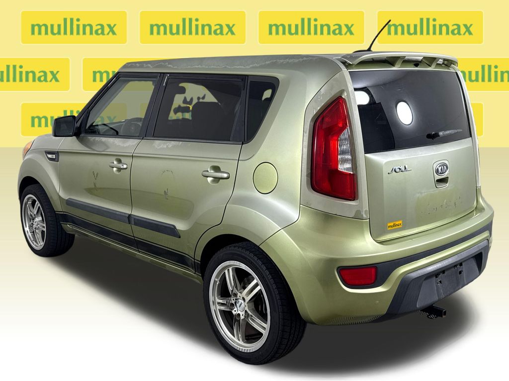 Used 2012 Green Kia Base image 11