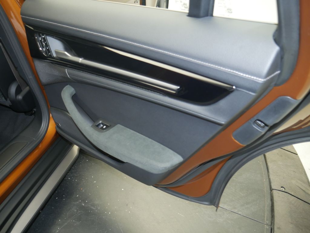 Thumbnail: 2025 Porsche Panamera - 26