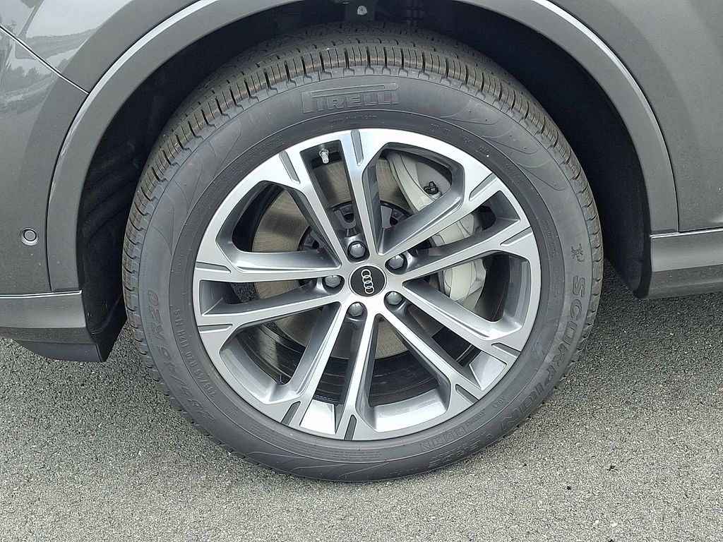 Thumbnail: 2026 Audi Q7 - 5