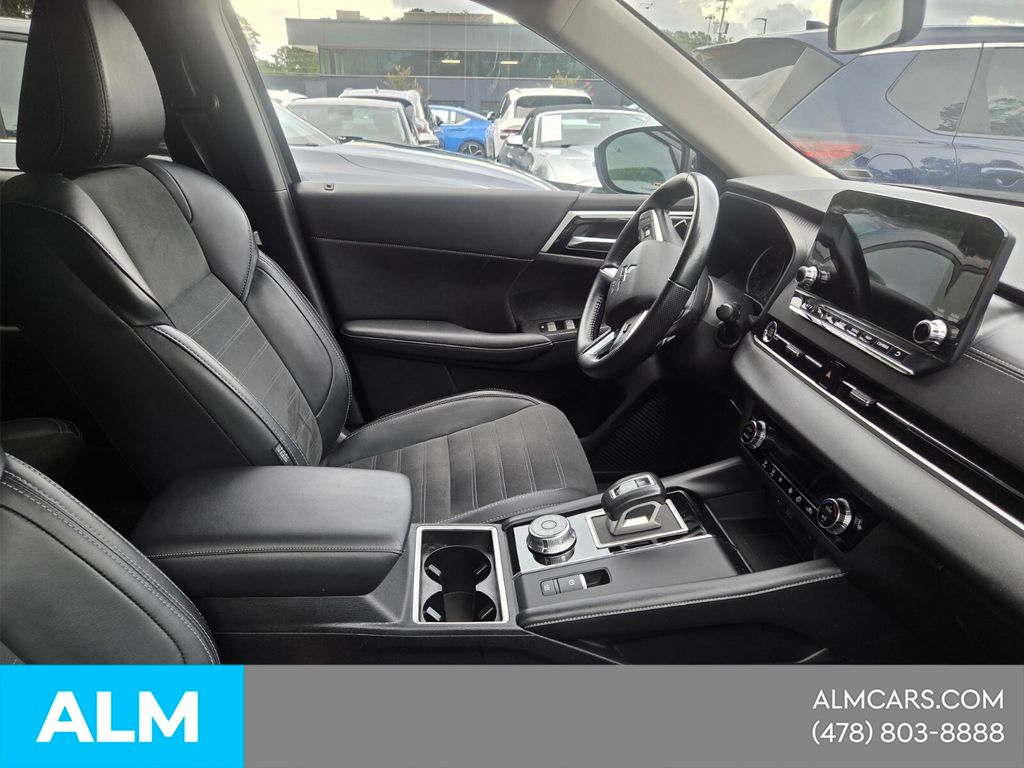 Used 2024 Silver Mitsubishi SE image 26