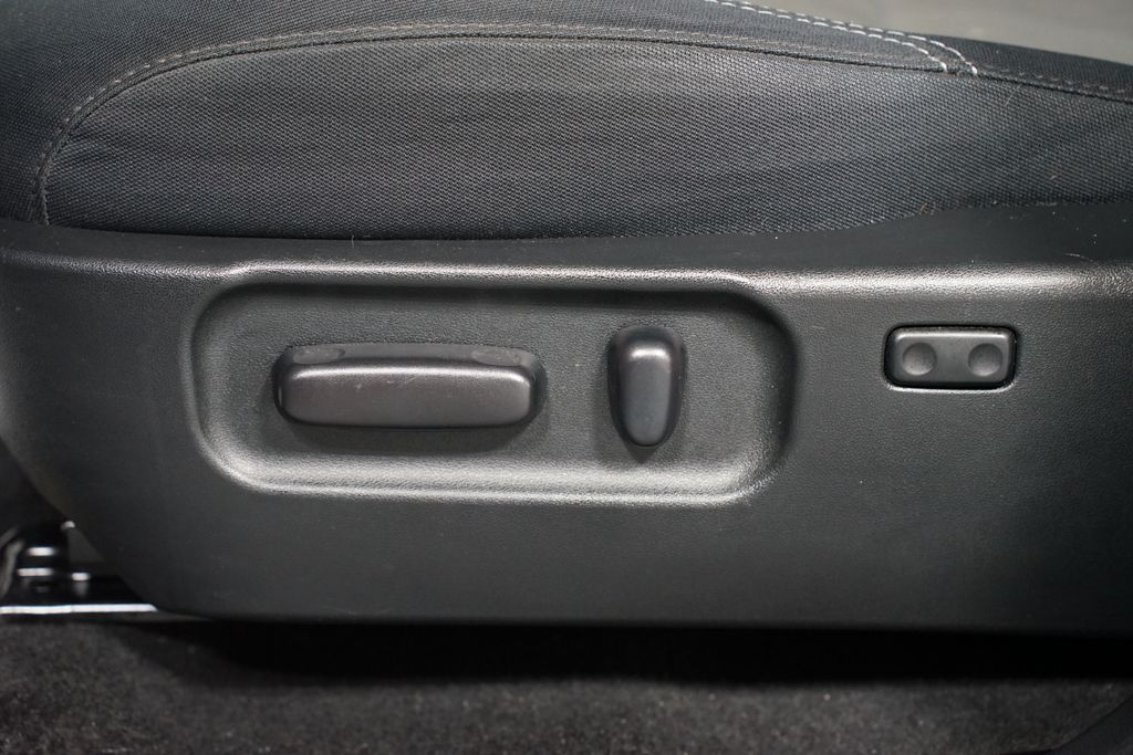 Thumbnail: 2021 Toyota Tacoma - 32