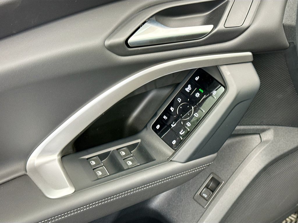 Thumbnail: 2025 Audi Q5 - 23