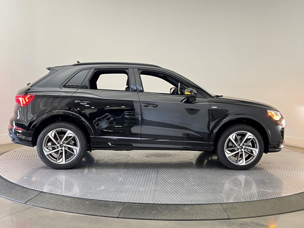 Thumbnail: 2025 Audi Q3 - 6
