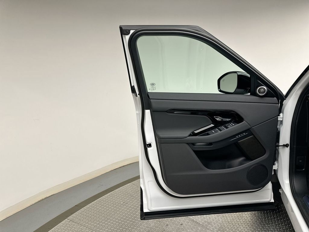 Thumbnail: 2026 Land Rover Range Rover Evoque - 17