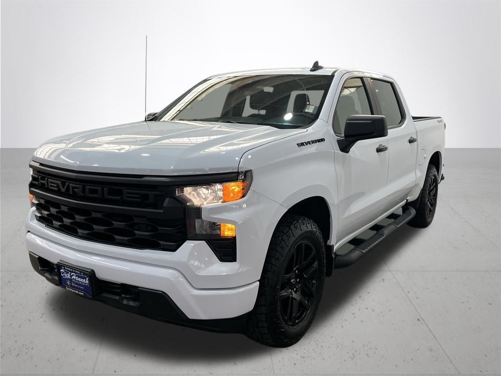 2024 Chevrolet Silverado 1500 Custom photo 2