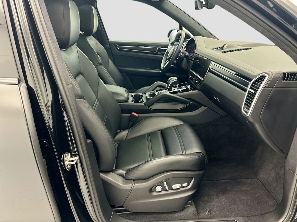 Thumbnail: 2021 Porsche Cayenne - 21