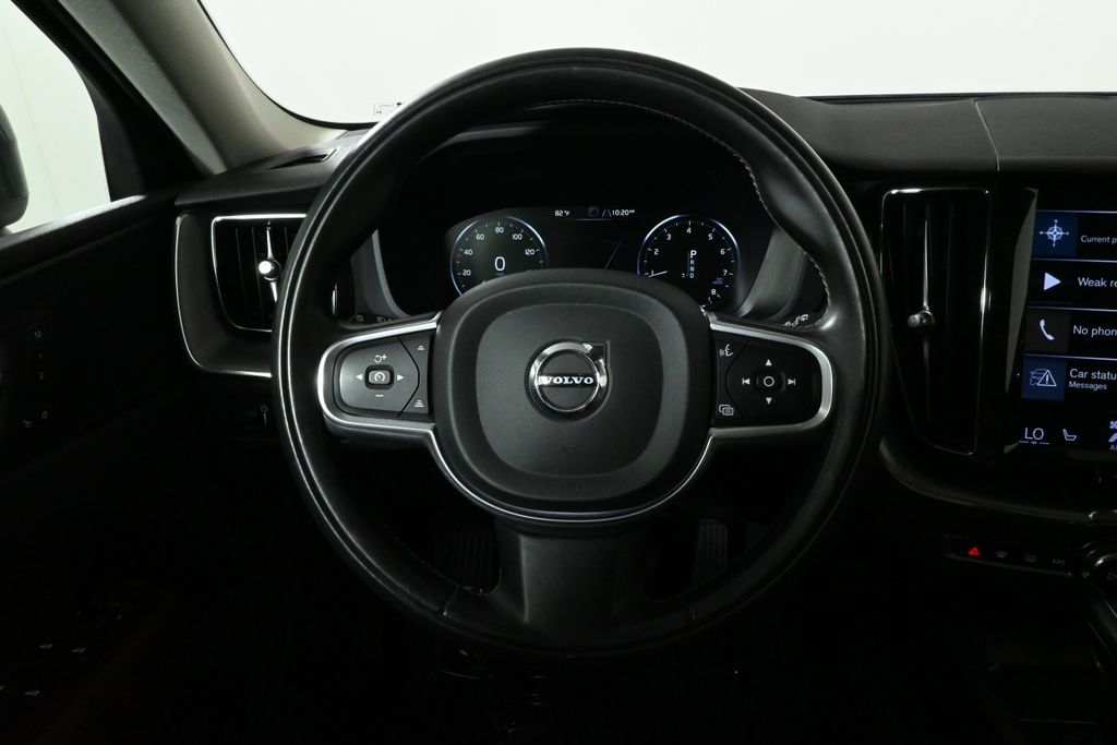 Thumbnail: 2018 Volvo XC60 - 18
