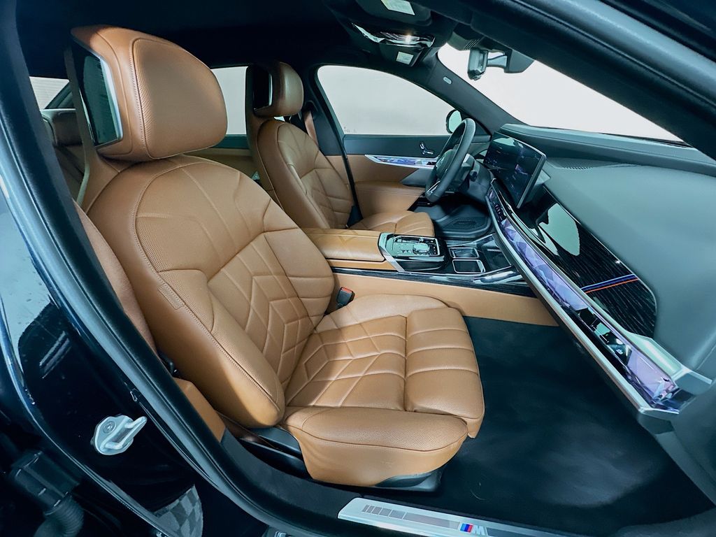 Thumbnail: 2025 BMW i7 - 28
