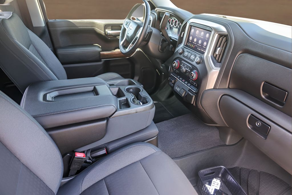 Used 2020 Silver Chevrolet LT image 29