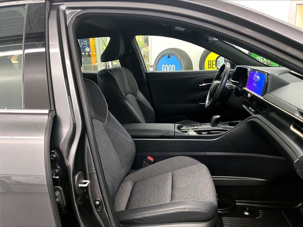 2023 Toyota Crown — photo 11