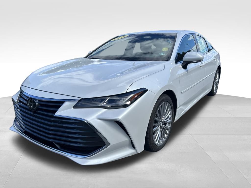 White (Wind Chill Pearl) 2019 Toyota Avalon Sedan Front-Wheel Drive 8-Speed Automatic