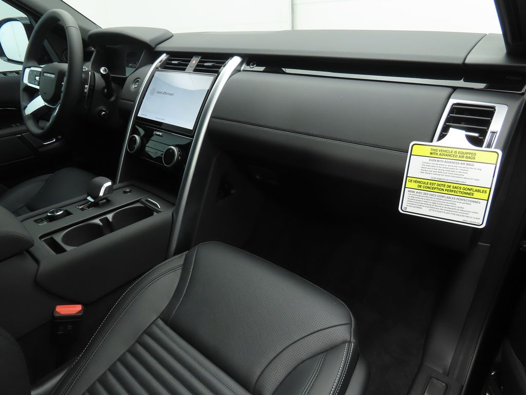 Thumbnail: 2025 Land Rover Discovery - 17