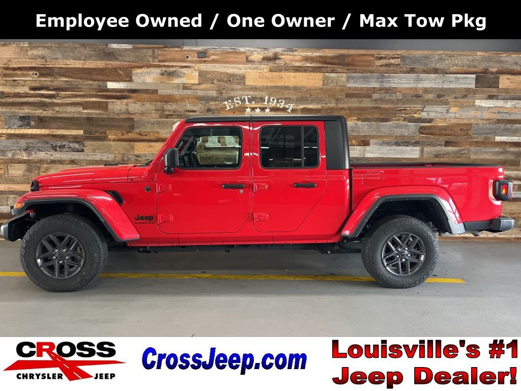 Firecracker Red Clearcoat 2024 Jeep Gladiator Sport Crew Cab 4WD Pickup Truck Four-Wheel Drive 8-Speed Automatic